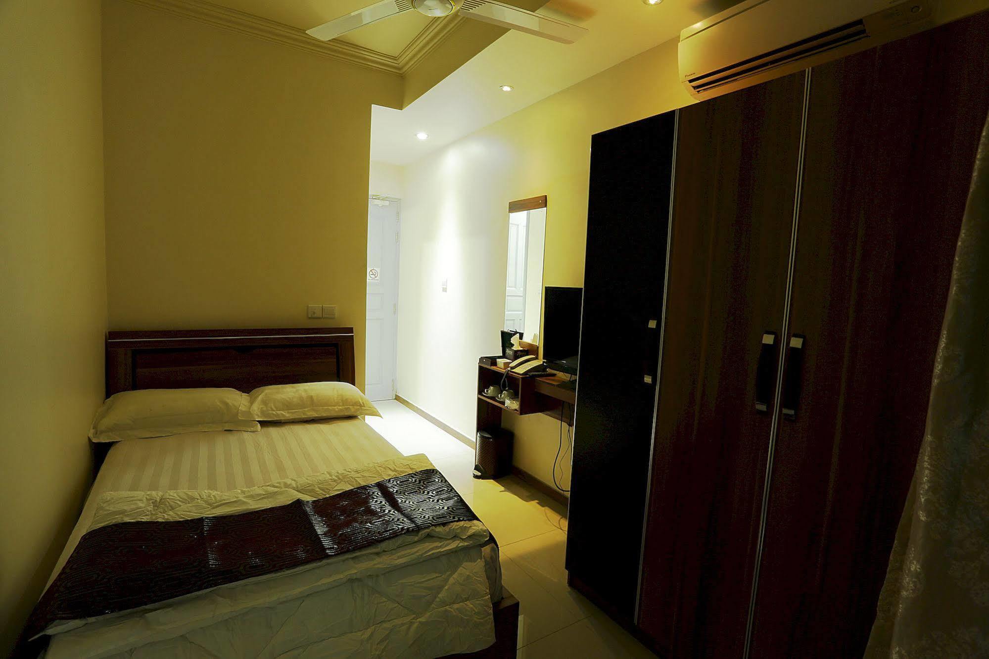 Hotel Surfview Raalhugandu Malé Exterior foto