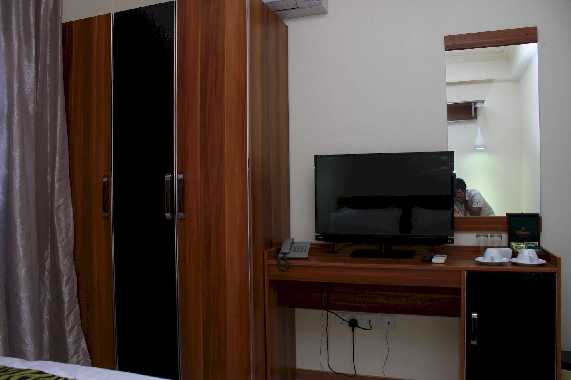 Hotel Surfview Raalhugandu Malé Exterior foto